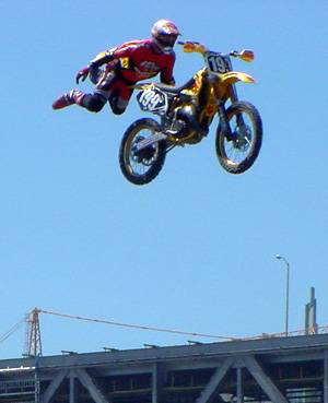 aaah une moto qi vole ou&eacute; &eacute; surtou un mec qi vole